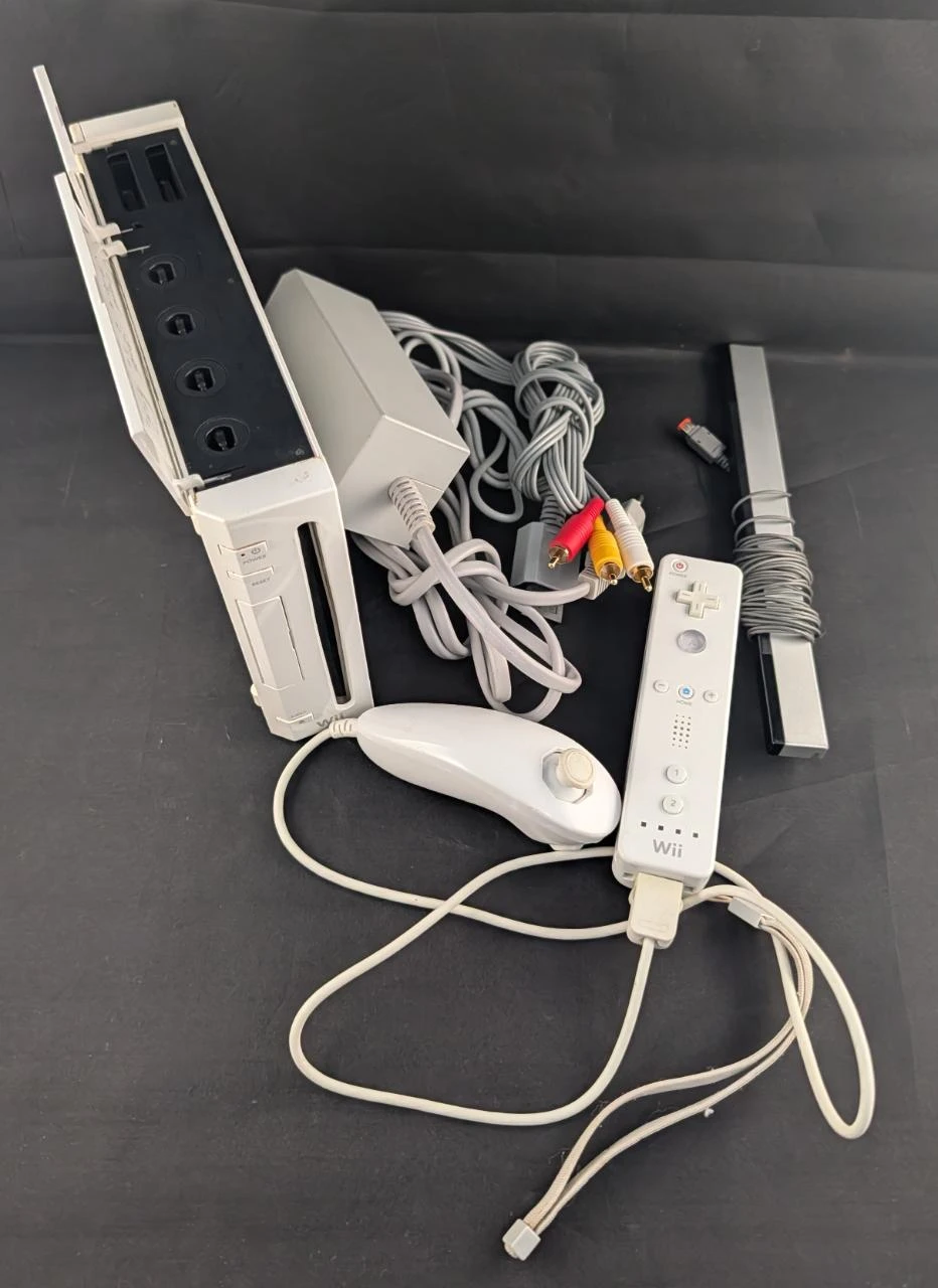 Nintendo Wii + 1 Manette + 1 Nunchuk + Cables